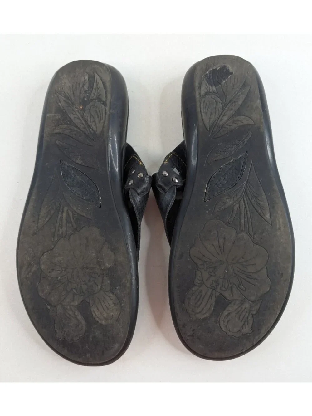 Born Sandal Women’s Size 10 Black Leather Flip Flops Thong Comfort Beachy - Picture 8 of 10